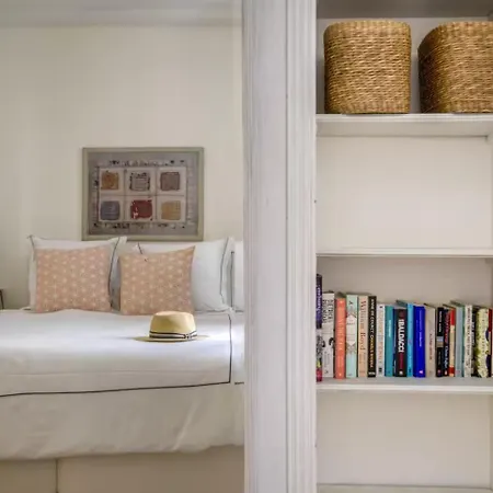 L'orme Antibois - En Plein Coeur Du Vieil