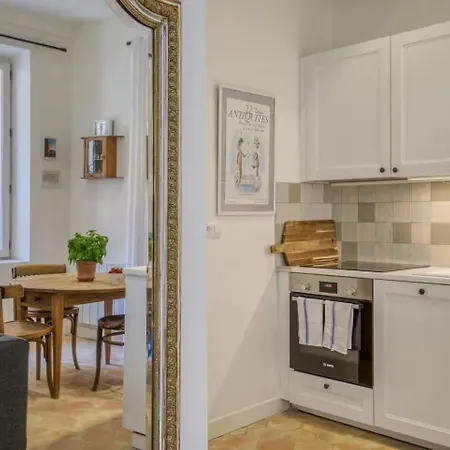 L'orme Antibois - En Plein Coeur Du Vieil *