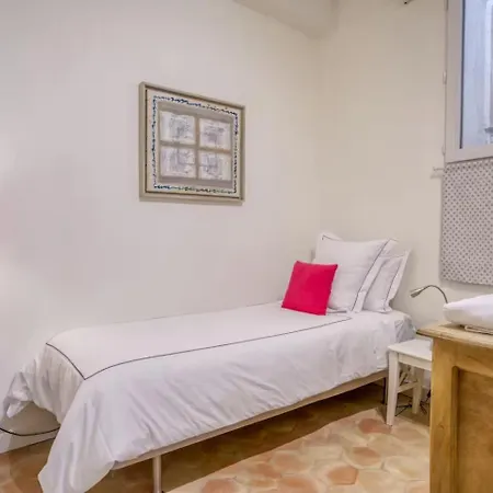 L'orme Antibois - En Plein Coeur Du Vieil *