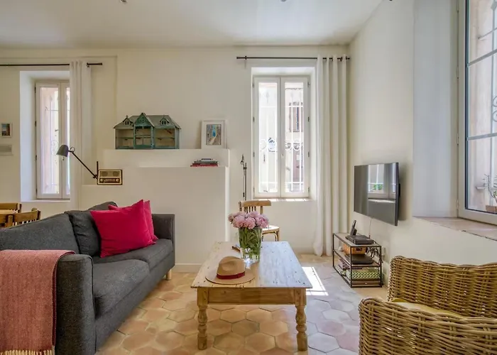 L'orme Antibois - En Plein Cœur Du Vieil *