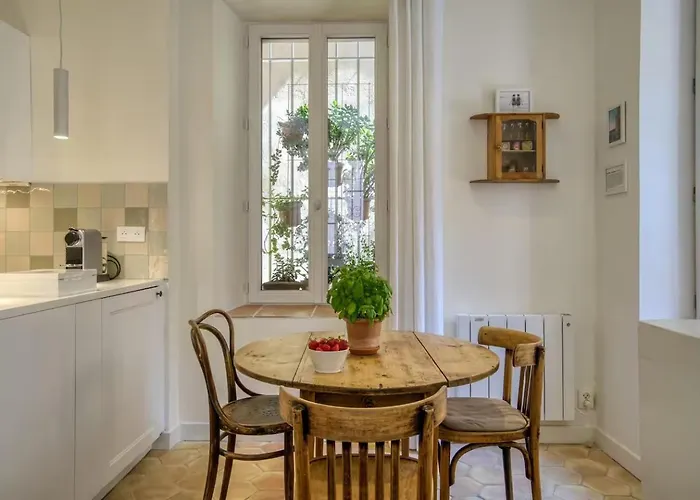 L'orme Antibois - En Plein Cœur Du Vieil Appartement *